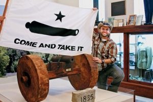 Gonzales Texas cannon with Come and Take It Flag of TX